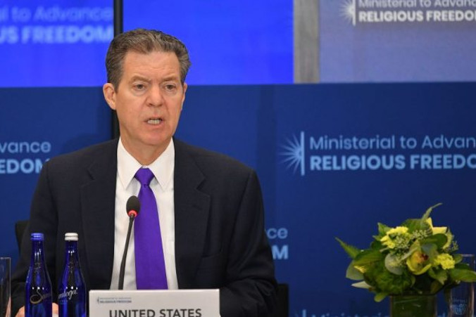 Ambasador USA ds. międzynarodowych swobód religijnych Sam Brownback przemawia podczas drugiej Ministerialnej Konferencji Wspomagania Wolności Religii w Loy Henderson Auditorium, Departament Stanu w Waszyngtonie, 18.07.2019 r. (Mandel Ngan/AFP/Getty Images)