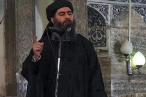Niedatowane zdjęcie, kadr z wideo opublikowanego przez grupę bojowników określającą się jako Państwo Islamskie, IS, rzekomo przedstawiające kalifa samozwańczego Państwa Islamskiego Abu Bakr al-Bagdadiego, wygłaszającego przemówienie w nieznanym miejscu, ponownie wydane 27.10.2019 r. (ISLAMIC STATE VIDEO/HANDOUT/PAP/EPA)