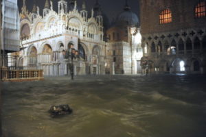 Burmistrz Wenecji: Straty po powodzi to setki milionów euro