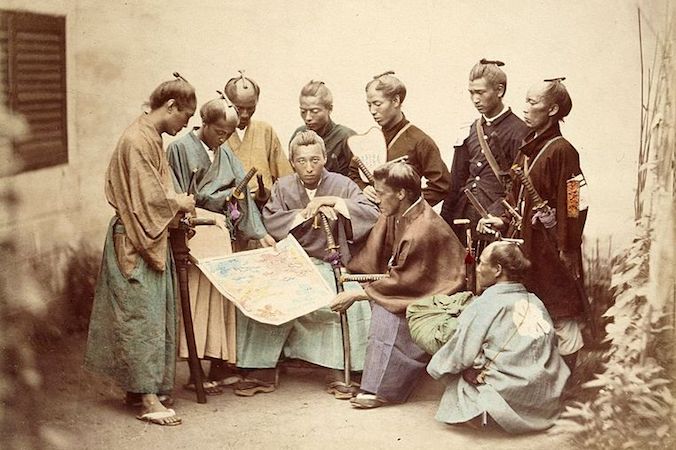 Samuraje z Satsumy, członkowie Sojuszu Satchō, walczący po stronie sił cesarskich w czasie wojny boshin. Zdjęcie ilustracyjne (Felice Beato – z angielskiej Wikipedii. Źródło nieznane / <a href="https://commons.wikimedia.org/w/index.php?curid=53809">domena publiczna</a>)