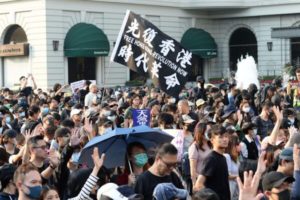 380 tys. Hongkończyków uczestniczyło w marszu pod hasłem „Nigdy nie zapomnijcie, dlaczego to zaczęliście”, dzielnica Tsim Sha Tsui, 1.12.2019 r. (Sung Pi Lung / The Epoch Times)