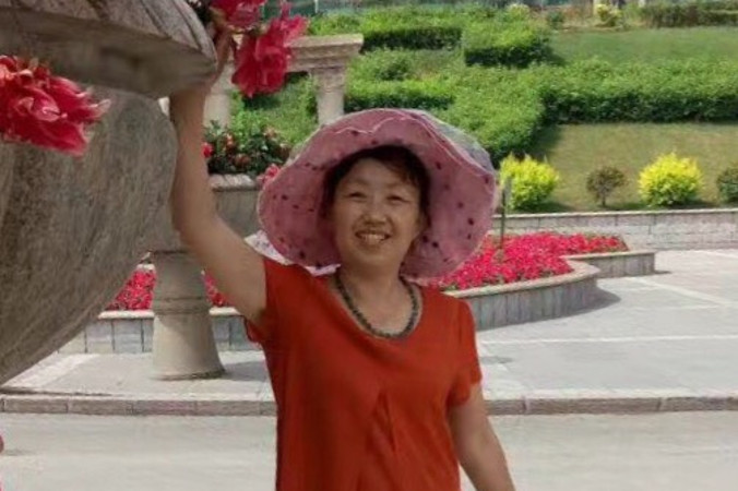 Pani Wang Yujue, która spędziła łącznie ponad 10 lat w chińskich więzieniach i obozach pracy z powodu praktykowania Falun Gong, dyscypliny duchowego samodoskonalenia (archiwum rodzinne)