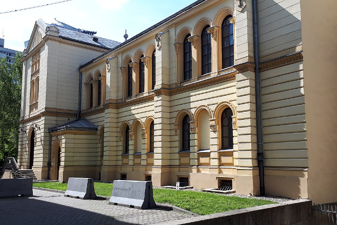 Budynek Synagogi im. Małżonków Nożyków w Warszawie (Rakoon – praca własna, CC0, <a href="https://commons.wikimedia.org/w/index.php?curid=80506429">Wikimedia</a>)