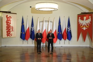 Prezydent Andrzej Duda (po prawej) i premier Mateusz Morawiecki (po lewej) podczas wspólnej konferencji po posiedzeniu Rady Gabinetowej, Pałac Prezydencki w Warszawie, 7.01.2020 r.<br/>(Radek Pietruszka / PAP)