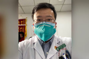 Zmarł lekarz z Wuhan, który jako pierwszy ostrzegał przed epidemią koronawirusa