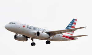 Airbus 319 linii American Airlines zbliża się do lądowania na Międzynarodowym Lotnisku Baltimore Washington w pobliżu Baltimore, stan Maryland, 11.03.2019 r. (Jim Watson/AFP via Getty Images)