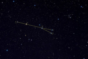 Gwiazdozbiór Strzały, na zdjęciu oznaczono cztery główne gwiazdy<br/>(pithecanthropus4152 – praca własna, CC BY-SA 4.0 / <a href="https://commons.wikimedia.org/w/index.php?curid=85381596">Wikimedia</a>)