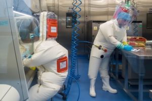 Laboratorium w Wuhan manipulowało genetycznie śmiertelnie groźnym wirusem Nipah – zeznał ekspert podczas przesłuchania w Senacie USA