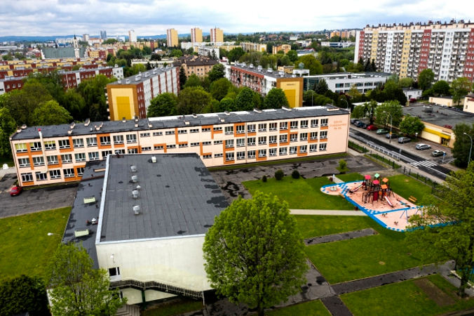 Szkoła Podstawowa nr 16 w Rzeszowie, 14.05.2020 r. Z powodu sytuacji epidemiologicznej w kraju zamknięte są wszystkie szkoły: podstawowe i średnie, a także uczelnie (Darek Delmanowicz / PAP)
