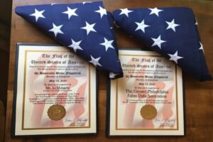 Poświadczenia odnoszące się do dwóch flag, które powiewały na Kapitolu Stanów Zjednoczonych, by 13 maja 2020 r. uczcić Światowy Dzień Falun Dafa (dzięki uprzejmości Jennie Sheeks)