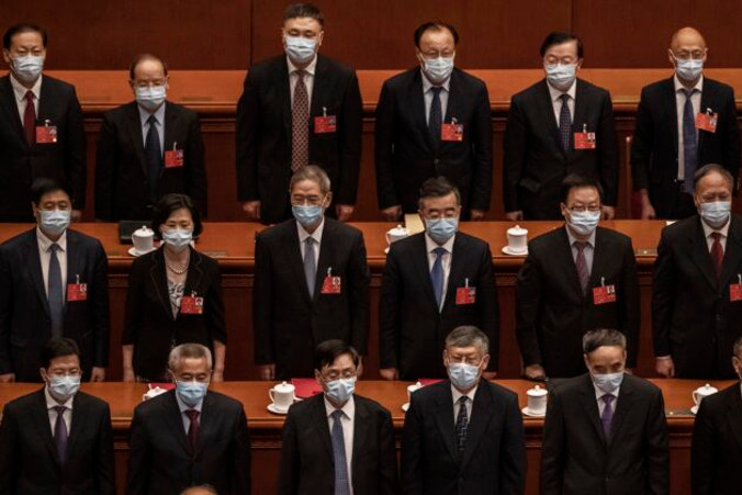 Delegaci Komunistycznej Partii Chin biorą udział w Ogólnochińskim Zgromadzeniu Przedstawicieli Ludowych w Wielkiej Hali Ludowej, Pekin, 28.05.2020 r. (Kevin Frayer / Getty Images)