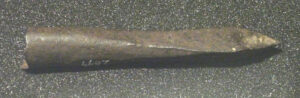 Na zdjęciu ilustracyjnym XIV-wieczny żelazny bełt do kuszy, znaleziony w Bedfordshire, Wielka Brytania, na wystawie w Bedford Museum (Simon Speed – praca własna / <a href="https://commons.wikimedia.org/w/index.php?curid=11525193">domena publiczna</a>)