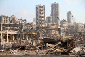 Zniszczenia po eksplozji w porcie w Bejrucie, Liban, 4.08.2020 r.<br/>(IBRAHIM DIRANI/DAR AL MUSSAWIR/PAP/EPA)