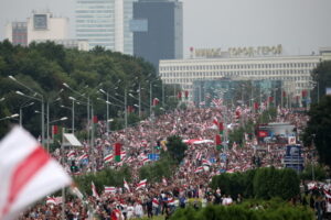 Białoruś: Marsz protestu pod pałacem prezydenckim, milicja nie interweniowała