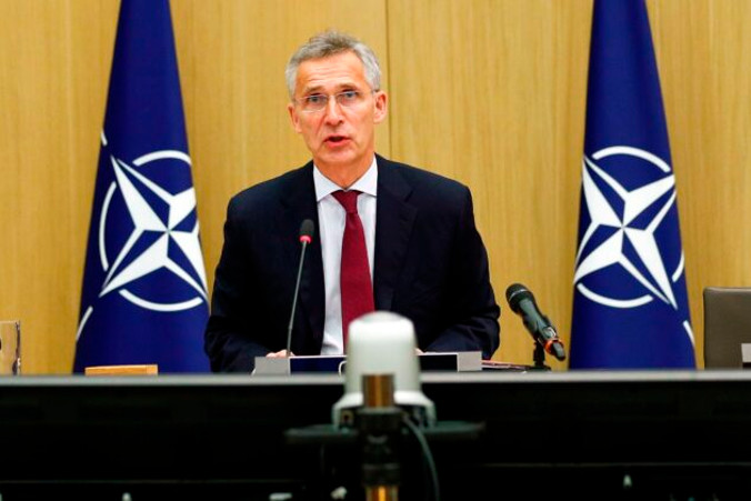Sekretarz generalny NATO Jens Stoltenberg przemawia podczas spotkania ministrów obrony NATO za pośrednictwem telekonferencji, siedziba Sojuszu w Brukseli, 17.06.2020 r.<br/>(Francois Lenoir/POOL/AFP via Getty Images)
