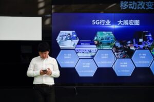 Chińska technologia 5G nie uratuje gospodarki, mówi były minister finansów reżimu