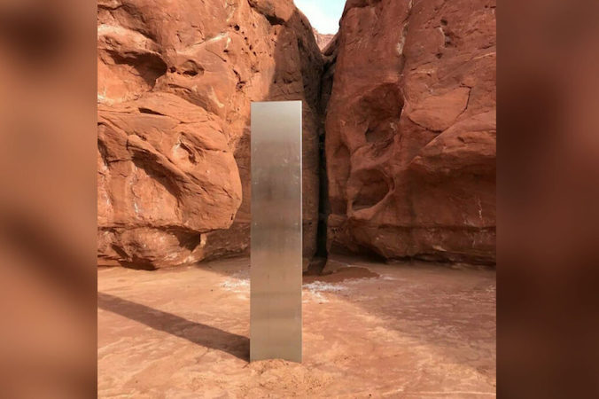 Władze Utah twierdzą, że nie wiedzą, jak i dlaczego monolit został umieszczony na pustyni (Dzięki uprzejmości Biura Aeronautycznego Departamentu Bezpieczeństwa Publicznego Utah)