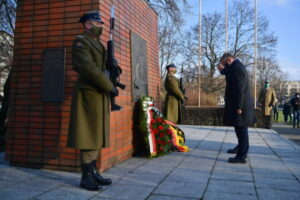 Przedstawiciele prezydentów Polski i Niemiec złożyli wieńce pod Pomnikiem Bohaterów Getta
