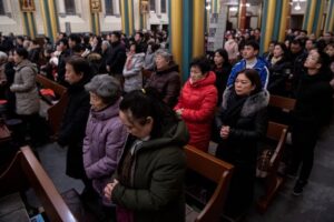Grupy religijne w Chinach zmuszane do propagowania komunizmu – według raportu amerykańskiej komisji
