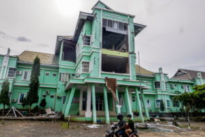 Liczba ofiar śmiertelnych trzęsienia ziemi w Indonezji wzrosła do 56 osób