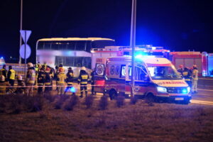 Miejsce tragicznego wypadku autobusu na autostradzie A4 w miejscowości Kaszyce, woj. podkarpackie, 6.03.2021 r. (Darek Delmanowicz / PAP)