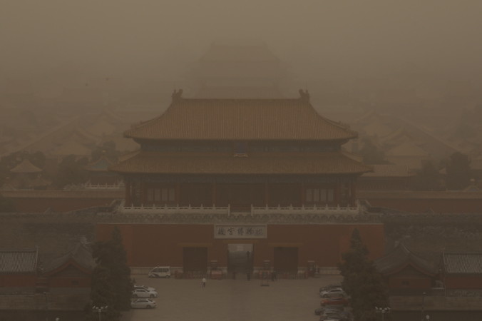 Zakazane Miasto w Pekinie podczas burzy piaskowej, Chiny, 15.03.2021 r. (WU HONG/PAP/EPA)