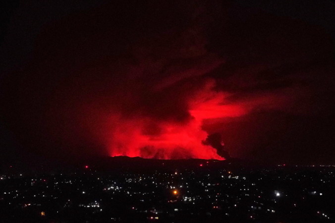 Erupcja wulkanu Nyiragongo nad miastem Goma w Demokratycznej Republice Konga, 22.05.2021 r. (HUGH KINSELLA CUNNINGHAM/PAP/EPA)