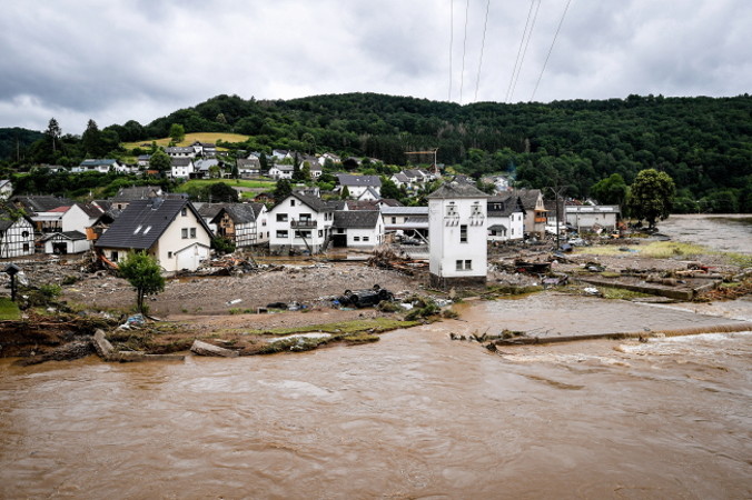 Miejscowość Schuld w powiecie Ahrweiler zniszczona przez masywną powódź na rzece Ahr, Nadrenia-Palatynat w Niemczech, 15.07.2021 r. (SASCHA STEINBACH/PAP/EPA)
