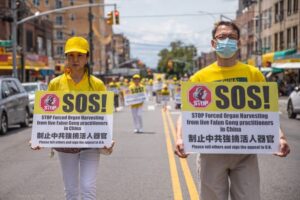 Praktykujący Falun Gong biorą udział w paradzie upamiętniającej 22. rok prześladowań Falun Gong w Chinach, Brooklyn, Nowy Jork, 18.07.2021 r. (Chung I Ho / The Epoch Times)