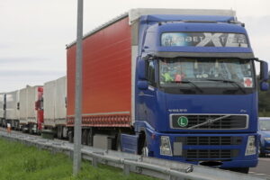Bobrowniki: Transport z polską pomocą humanitarną czeka przed granicą