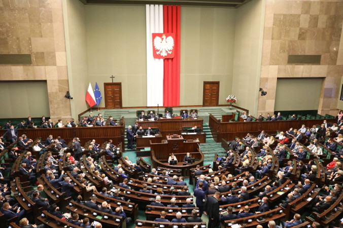 Posłowie na sali plenarnej Sejmu w Warszawie, 6.09.2021 r. (Albert Zawada / PAP)