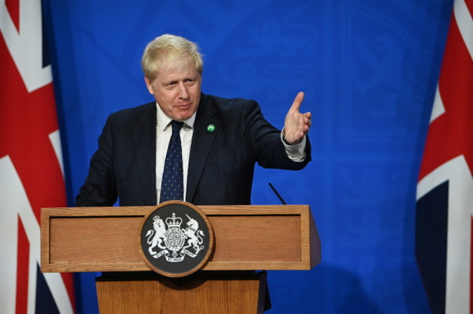 Premier Wielkiej Brytanii Boris Johnson podczas konferencji prasowej na Downing Street w Londynie, Wielka Brytania, 7.09.2021 r. (NEIL HALL/POOL/PAP/EPA)