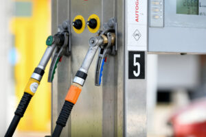 Analitycy e-petrol: Cena benzyny Pb98 przekroczyła psychologiczną granicę 6 zł za litr