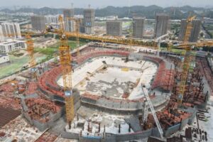 Stadion piłkarski Guangzhou Evergrande w budowie, Guangzhou, południowa prowinca Guangdong, 17.09.2021 r. (STR/AFP via Getty Images)