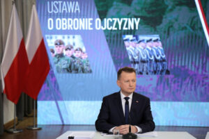 Minister obrony narodowej Mariusz Błaszczak podczas konferencji prasowej w Warszawie, 26.10.2021 r. (Wojciech Olkuśnik / PAP)