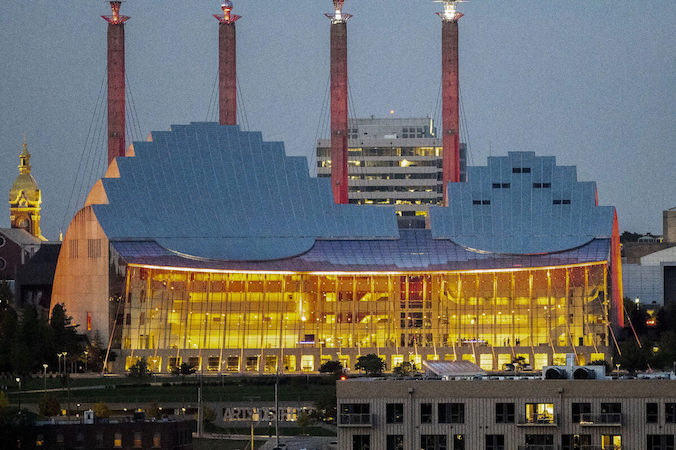 Kauffman Center for the Performing Arts w Kansas (Hu Chen / The Epoch Times)