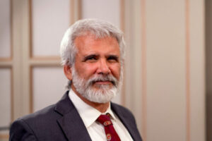 Dr Robert Malone u Joe Rogana: USA w stanie „psychozy mas” związanej z COVID-19