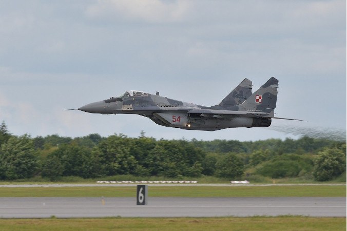 Samolot myśliwski MiG-29 w nieoznaczonej lokalizacji. Zdjęcie ilustracyjne (<a href="https://pixabay.com/pl/users/eigilnybo-3844168/">Eigil Nybo</a> / <a href="https://pixabay.com/pl/?utm_source=link-attribution&amp;utm_medium=referral&amp;utm_campaign=image&amp;utm_content=4261182">Pixabay</a>)