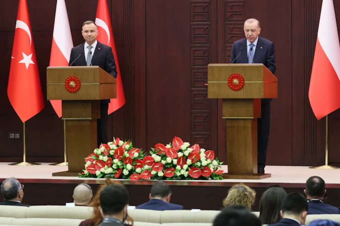 Prezydent RP Andrzej Duda i prezydent Turcji Recep Tayyip Erdoğan podczas konferencji prasowej po spotkaniu w Ankarze, 16.03.2022 r. (Leszek Szymański / PAP)