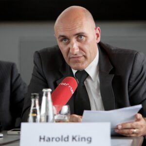 Harold King, francuski lekarz i członek DAFOH, wystąpił na konferencji w Berlinie, 18.07.2013 r. (Jason Wang / The Epoch Times)