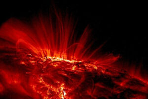 Wyrzut materii ze Słońca zmierza w stronę Ziemi, możliwa burza geomagnetyczna