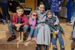 Angelina Jolie spotkała się we Lwowie z uchodźcami