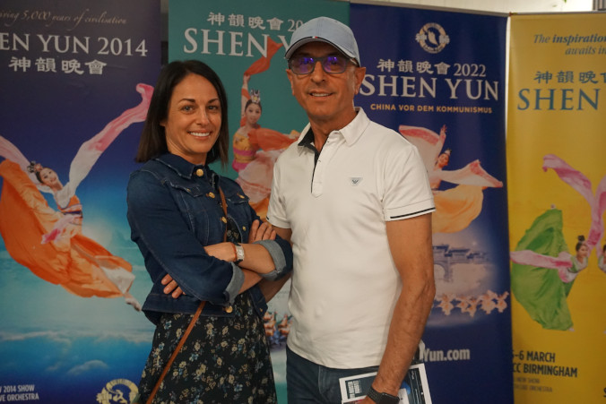 Państwo Ewa Mycielska i Dariusz Dyrek oglądali przedstawienie Shen Yun Performing Arts 19.05.2022 r. w lubelskim Centrum Spotkania Kultur (The Epoch Times)