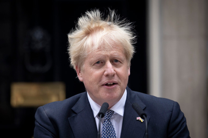 Premier Wielkiej Brytanii Boris Johnson ogłasza rezygnację z funkcji lidera Partii Konserwatywnej, Downing Street w Londynie, Wielka Brytania, 7.07.2022 r. (TOLGA AKMEN/PAP/EPA)