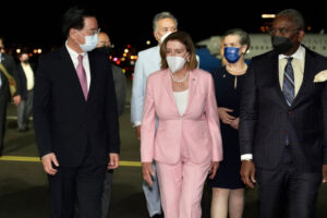 Nancy Pelosi przybyła na Tajwan pośród chińskich gróźb użycia wojska