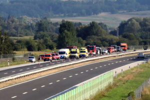  Miejsce wypadku polskiego autokaru na autostradzie w Chorwacji, wczesne godziny 6.08.2022 r. (IVAN AGNEZOVIC/PAP/EPA)