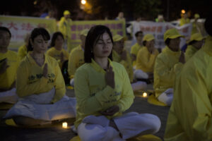 Cichy apel przeciwko prześladowaniom Falun Dafa, trwającym w ChRL od ponad 23 lat, przed Ambasadą Chińskiej Republiki Ludowej w Warszawie, 8.09.2022 r. (Karolina Olejniczak / The Epoch Times)