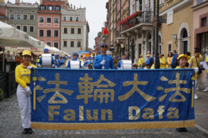 Parada Falun Dafa na Rynku Starego Miasta w Warszawie, 10.09.2022 r. (The Epoch Times)