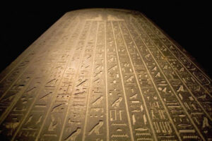 Egiptolog: Treść niektórych inskrypcji hieroglificznych pozostaje zagadką