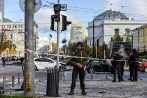 Doradca szefa ukraińskiego MSW: Co najmniej osiem osób zginęło w rosyjskich atakach na centrum Kijowa